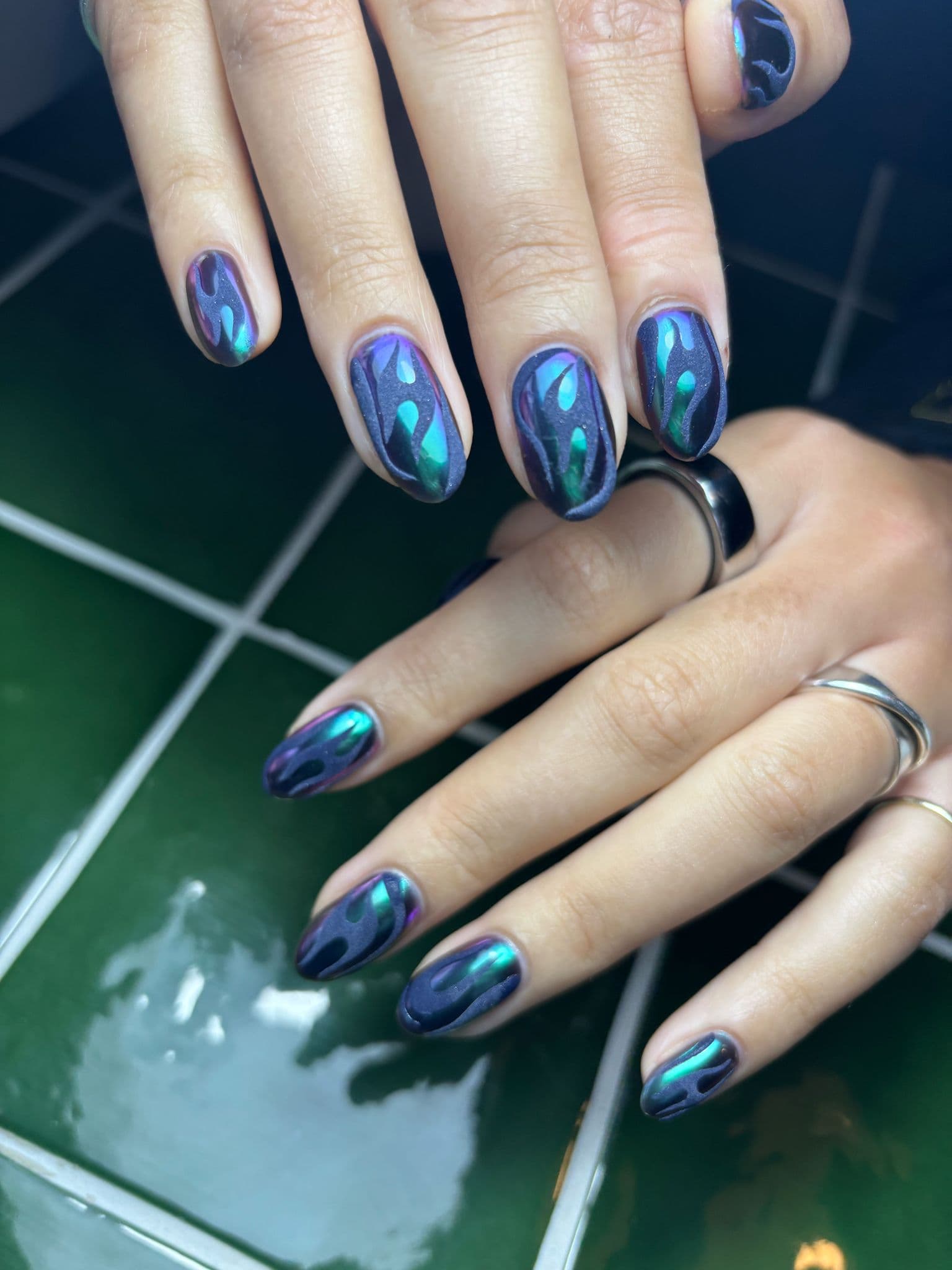 Level 4 Nail Art Dark Blue Chrome Gel Polish with Subtle Flame Effect
